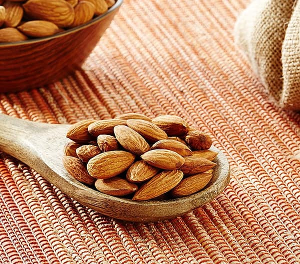 Amazon Brand - Vedaka Popular Whole Almonds, 500g - Image 2